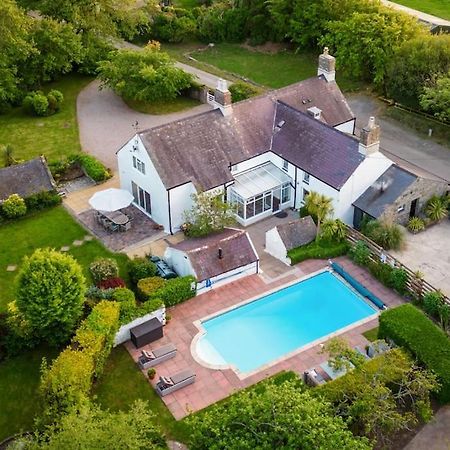 فيلا Plas Newydd With Swimming Pool, Fire Pit, And Log Fires Rhiw المظهر الخارجي الصورة