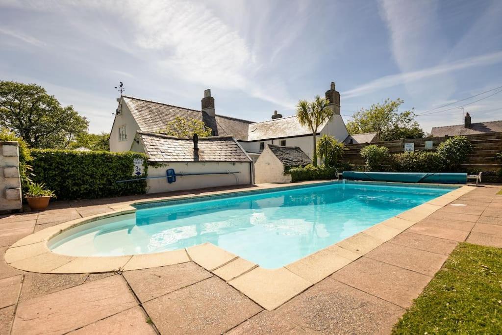 فيلا Plas Newydd With Swimming Pool, Fire Pit, And Log Fires Rhiw المظهر الخارجي الصورة