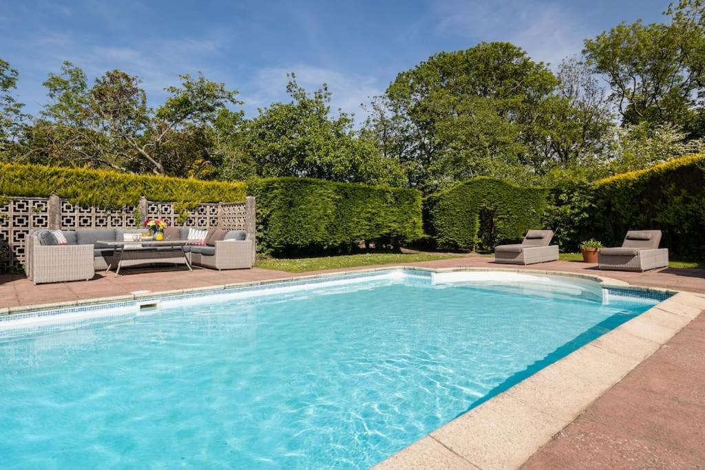 فيلا Plas Newydd With Swimming Pool, Fire Pit, And Log Fires Rhiw المظهر الخارجي الصورة